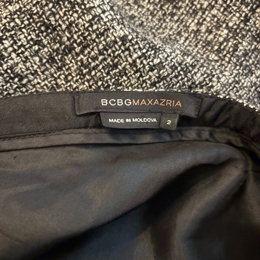 BCBG MaxAzria Elegant Gray Tweed Skirt - Picture 2 of 7